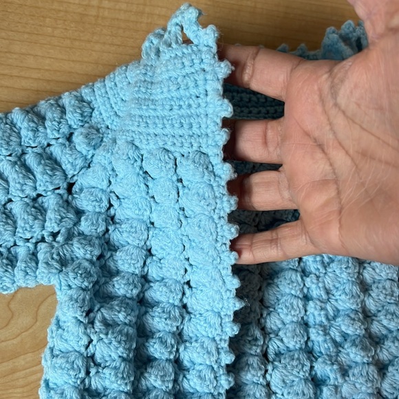 Baby Handknitted cardigan and bonnet set color baby blue - Picture 6 of 17